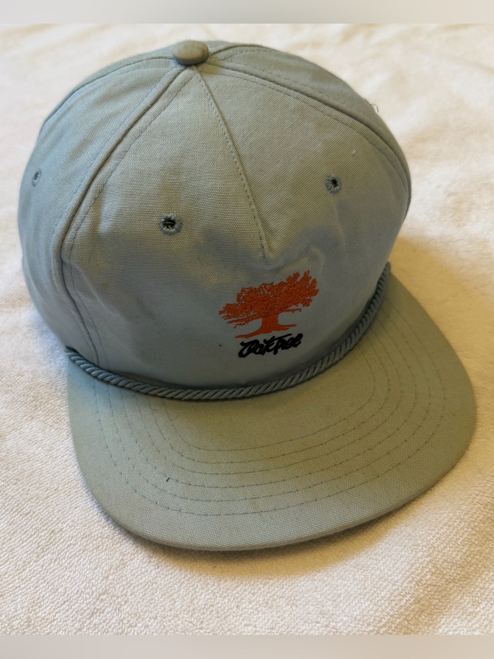 Oak Tree Wine(?) Vintage Strapback Cap light blue